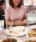 Dating Woman Thailand to สวีเดน : Dararat , 41 years